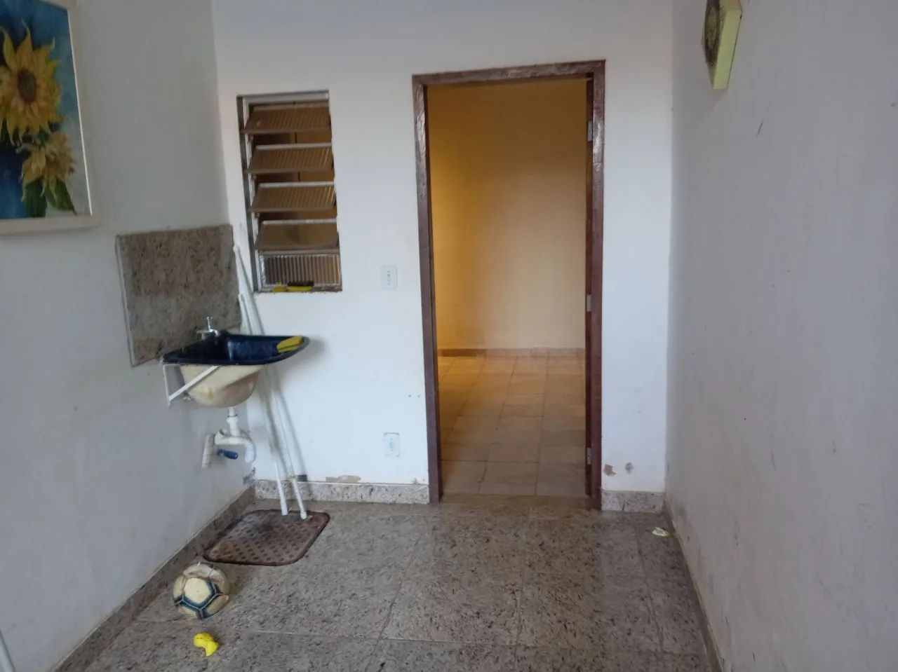 Alugo casa 2 quartos